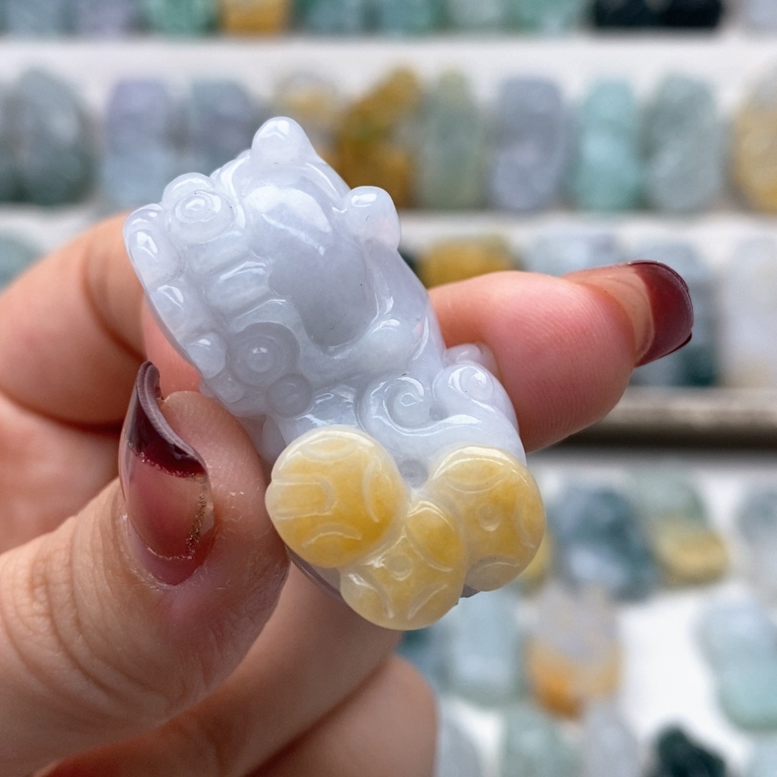 翡翠吊坠(赠链)未镶嵌