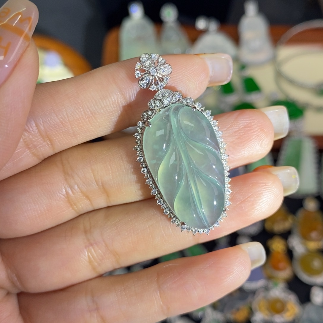 翡翠未镶嵌颈饰A货翡翠