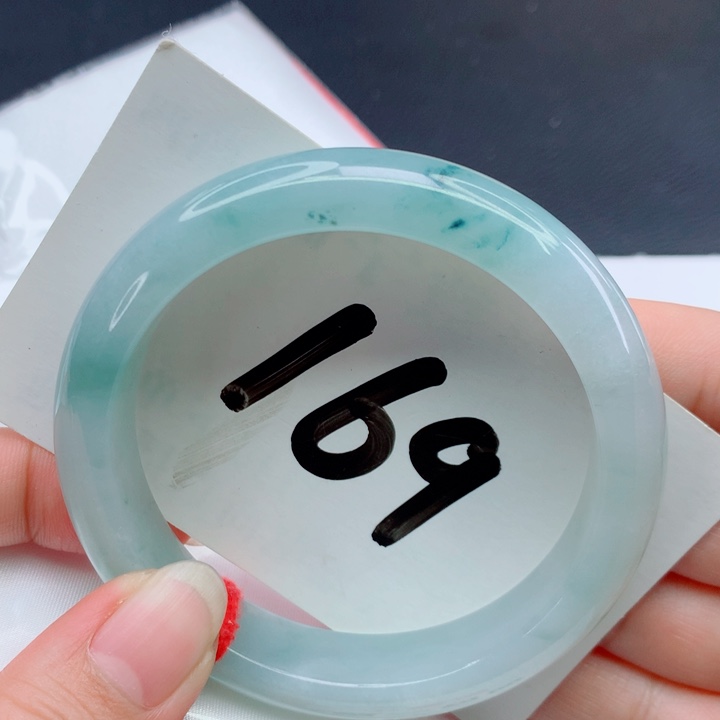 翡翠手镯未镶嵌正