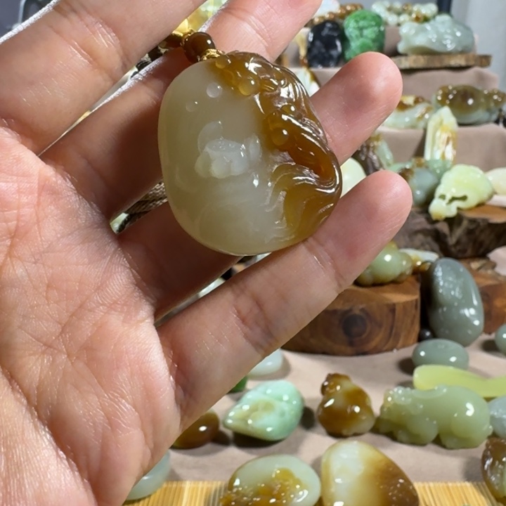 和田玉（糖玉）未镶嵌颈饰