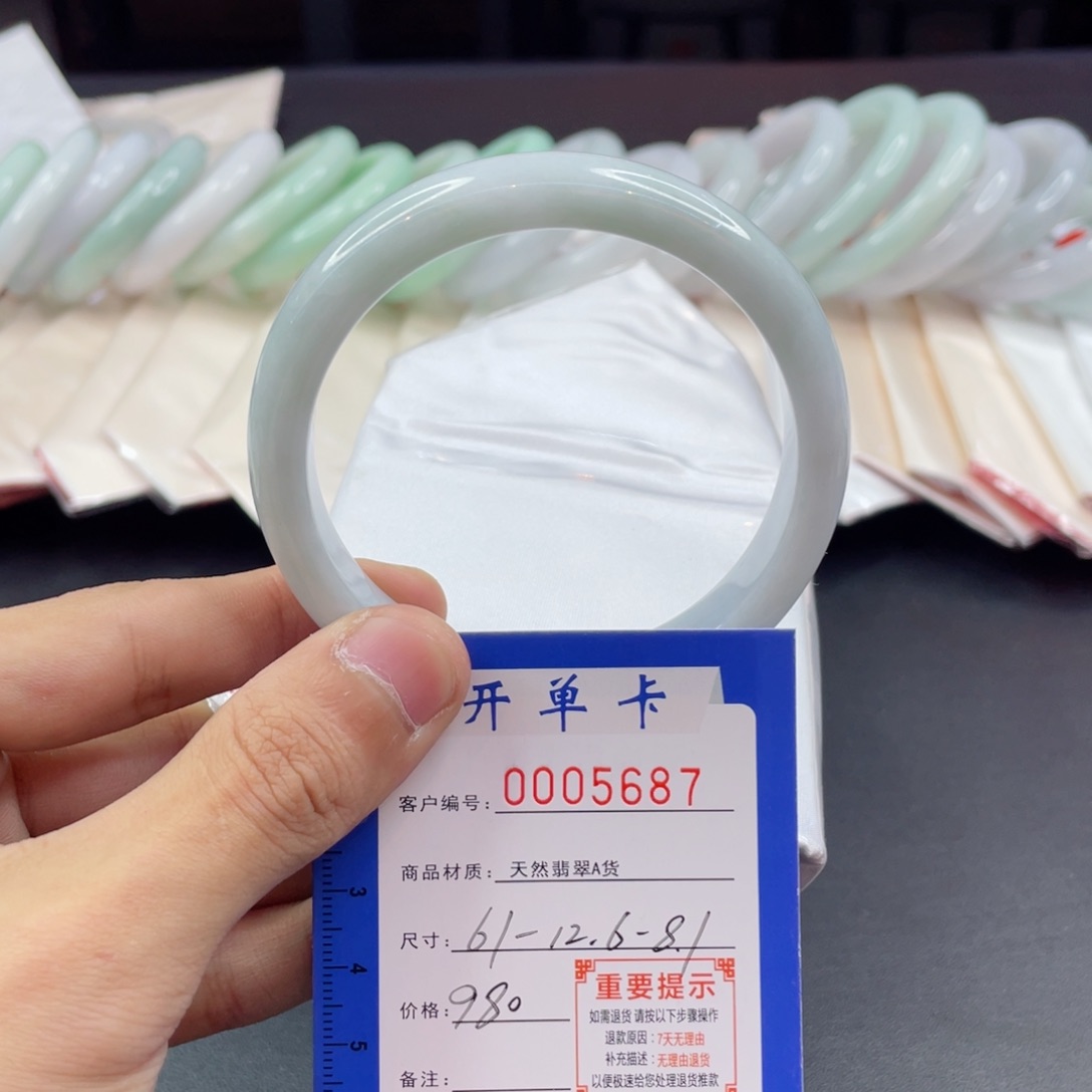 翡翠手镯未镶嵌翡翠手镯61鸭蛋青