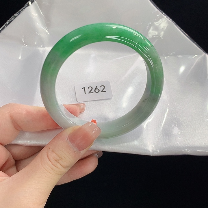 翡翠手镯未镶嵌?****天然翡翠手镯01