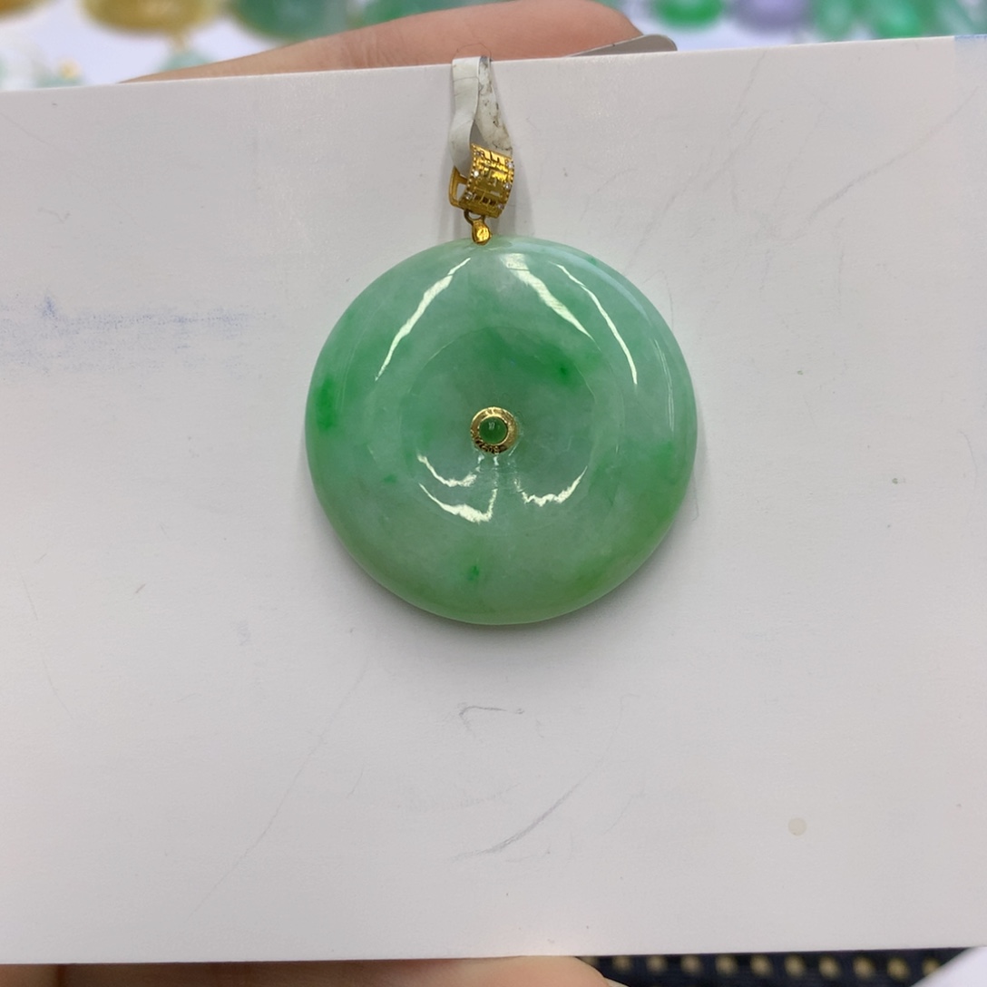 翡翠颈饰18K金镶嵌翡翠