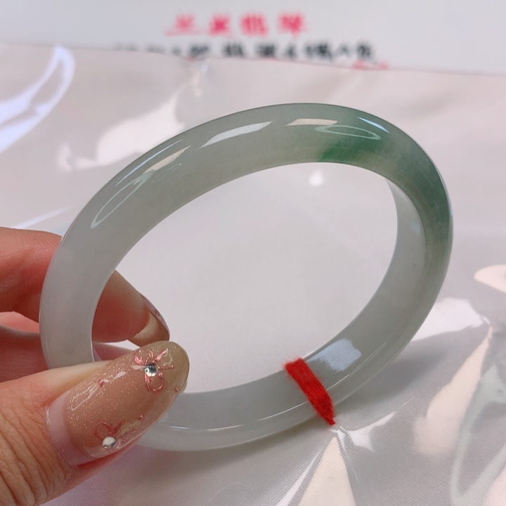翡翠手镯（贵妃镯）未镶嵌