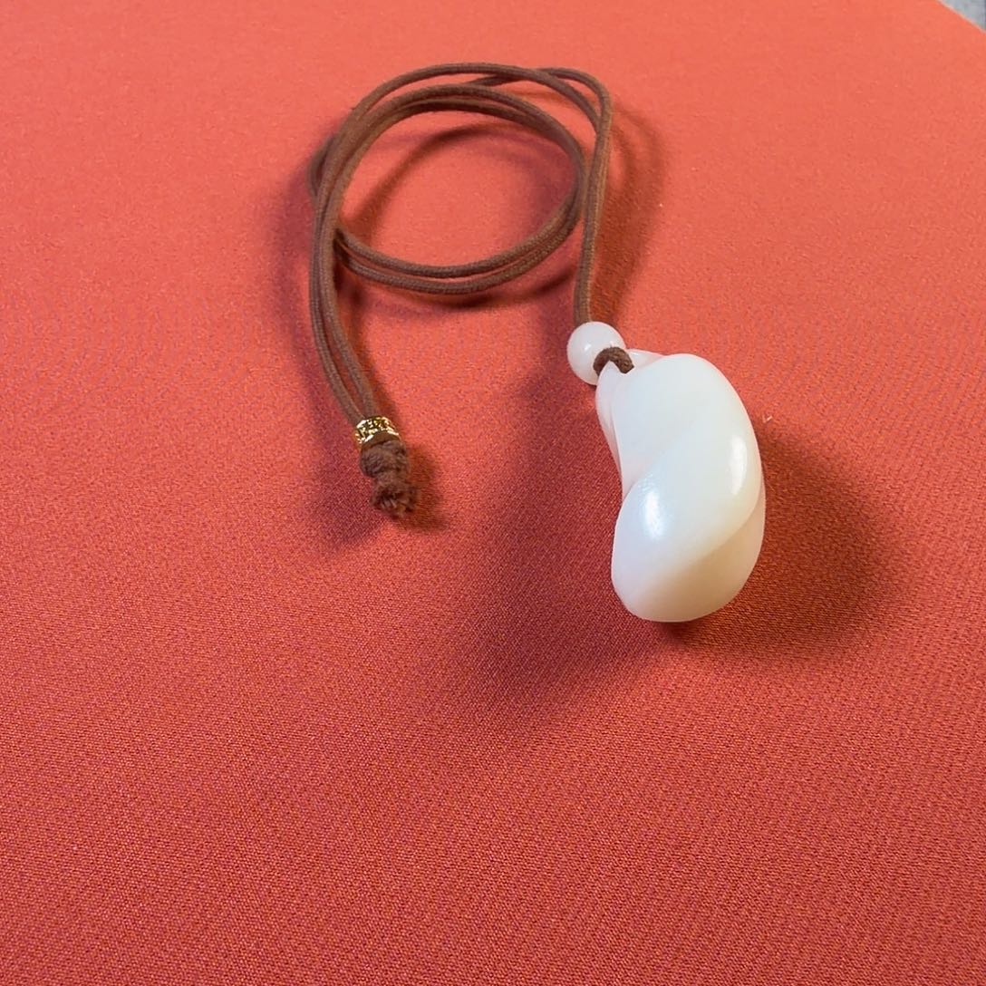 芥***界和田玉未镶嵌颈饰