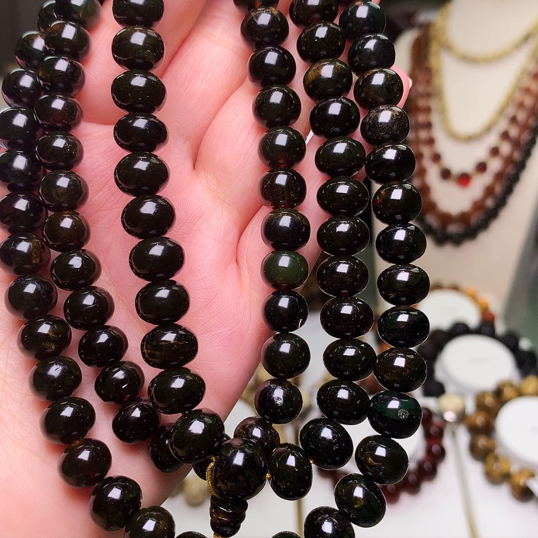 琥珀裸石未镶嵌武*琥珀