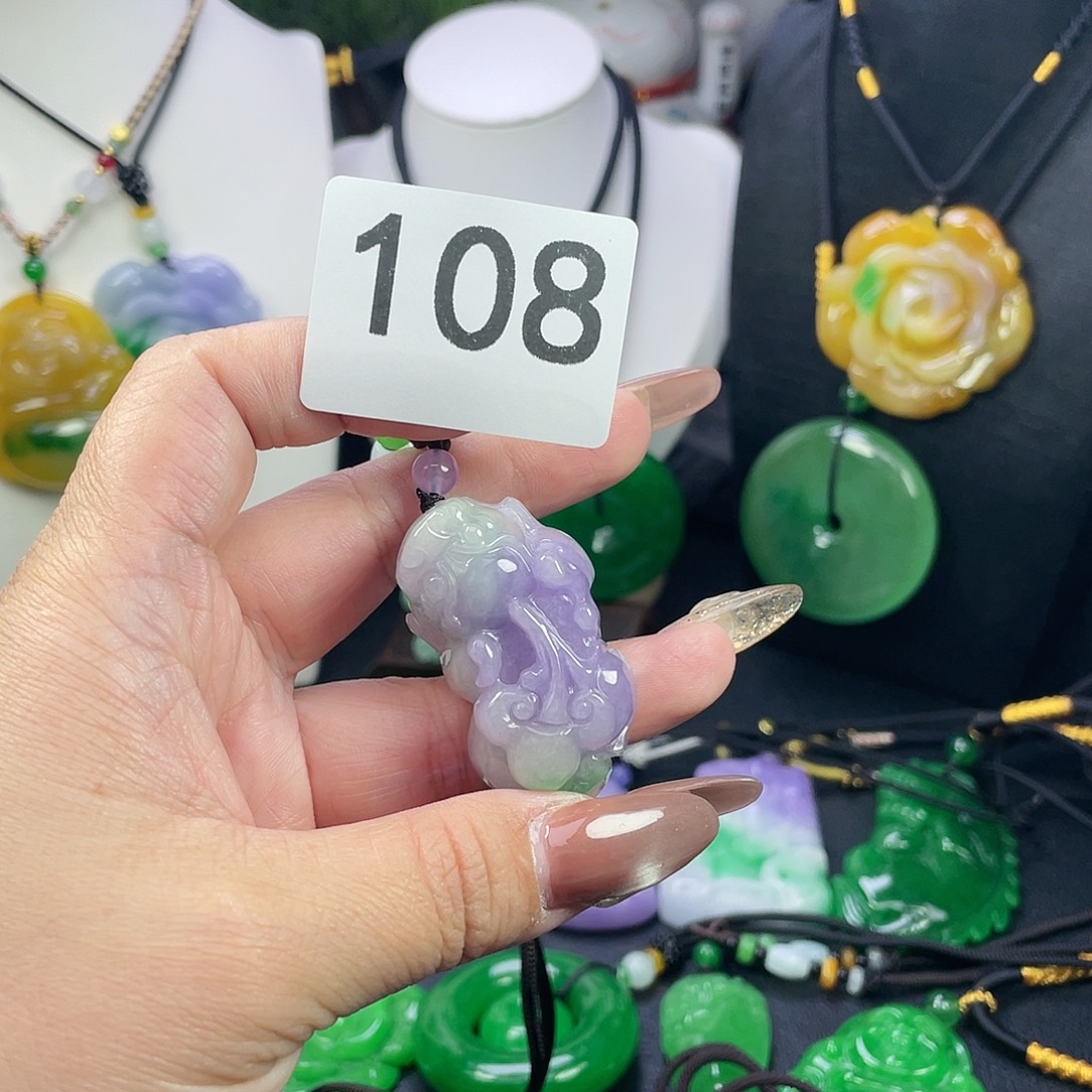 翡翠未镶嵌吊坠(赠链)