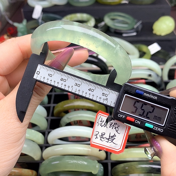 蛇纹石玉手镯未镶嵌618