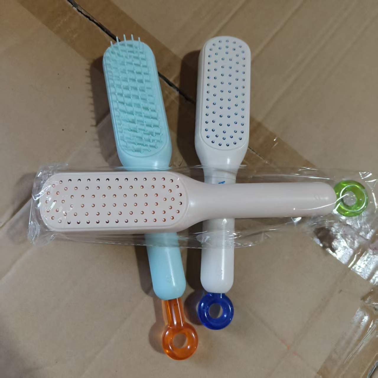 百货4  小号伸缩气囊梳 (发2把）