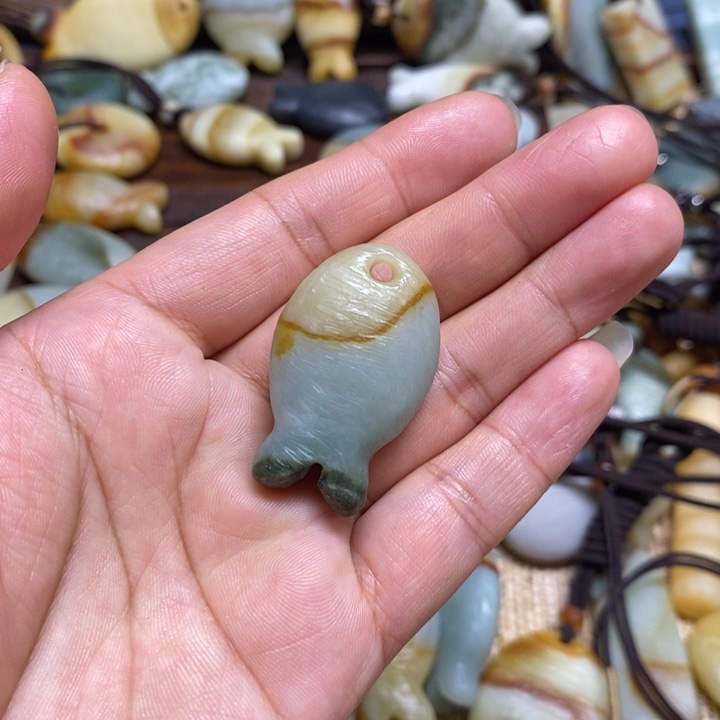 B***阳蛇纹石玉未镶嵌吊坠(不含链)