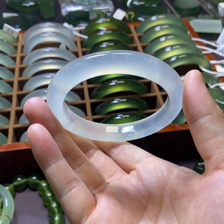 蛇纹石玉未镶嵌手镯60