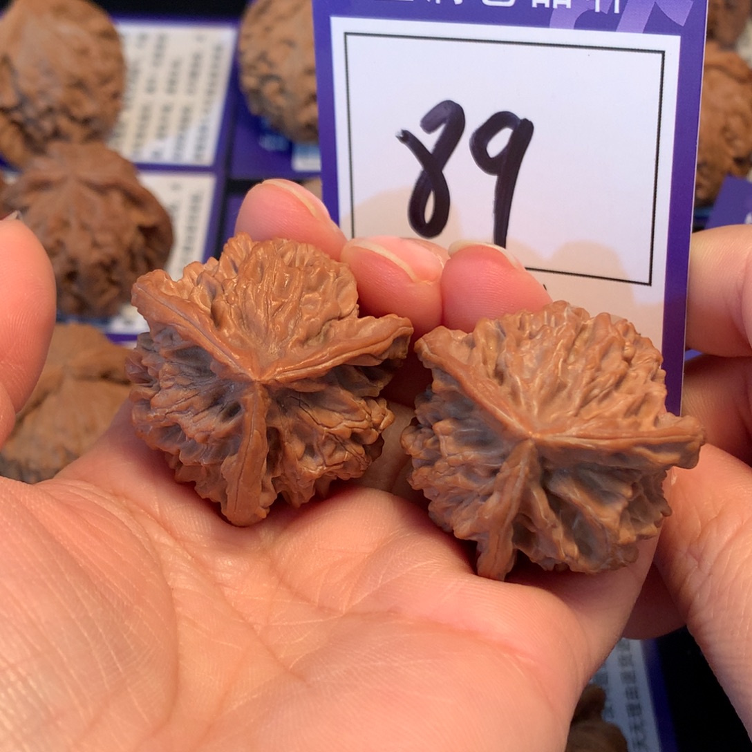 鹤***山把件文玩核桃89三棱3.6