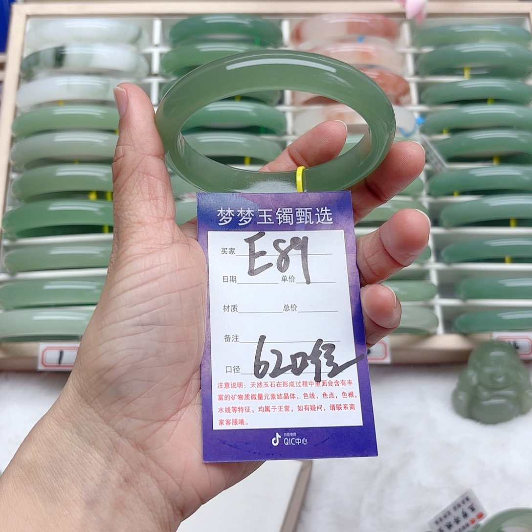 石英质玉手镯未镶嵌糖****_