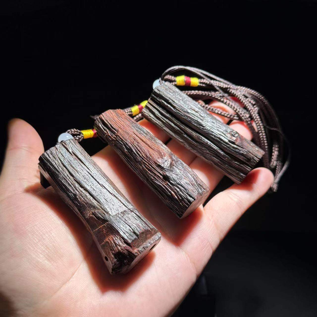 【皇后甄选】降真原木把件 多样性发其一