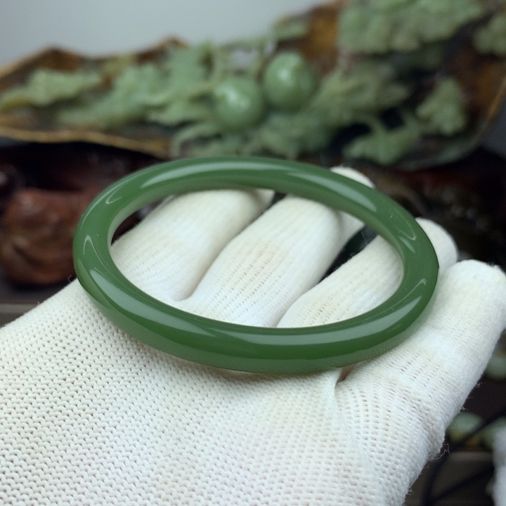 登***枝岫岩河磨玉（透闪石质玉）未镶嵌把件