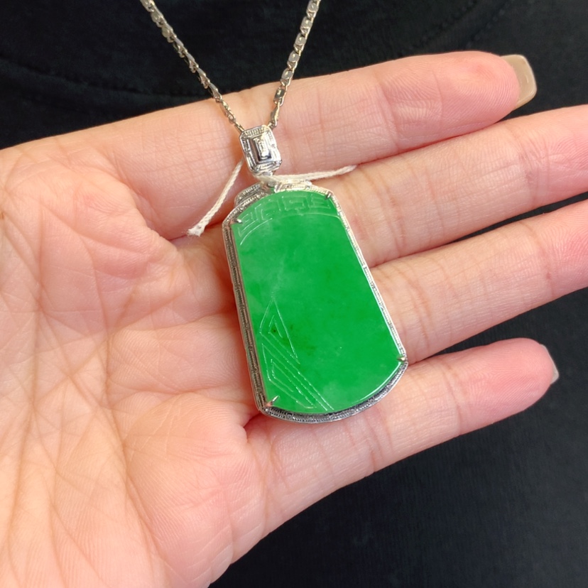 【闪购商品】翡翠18K金镶嵌颈饰平安无事