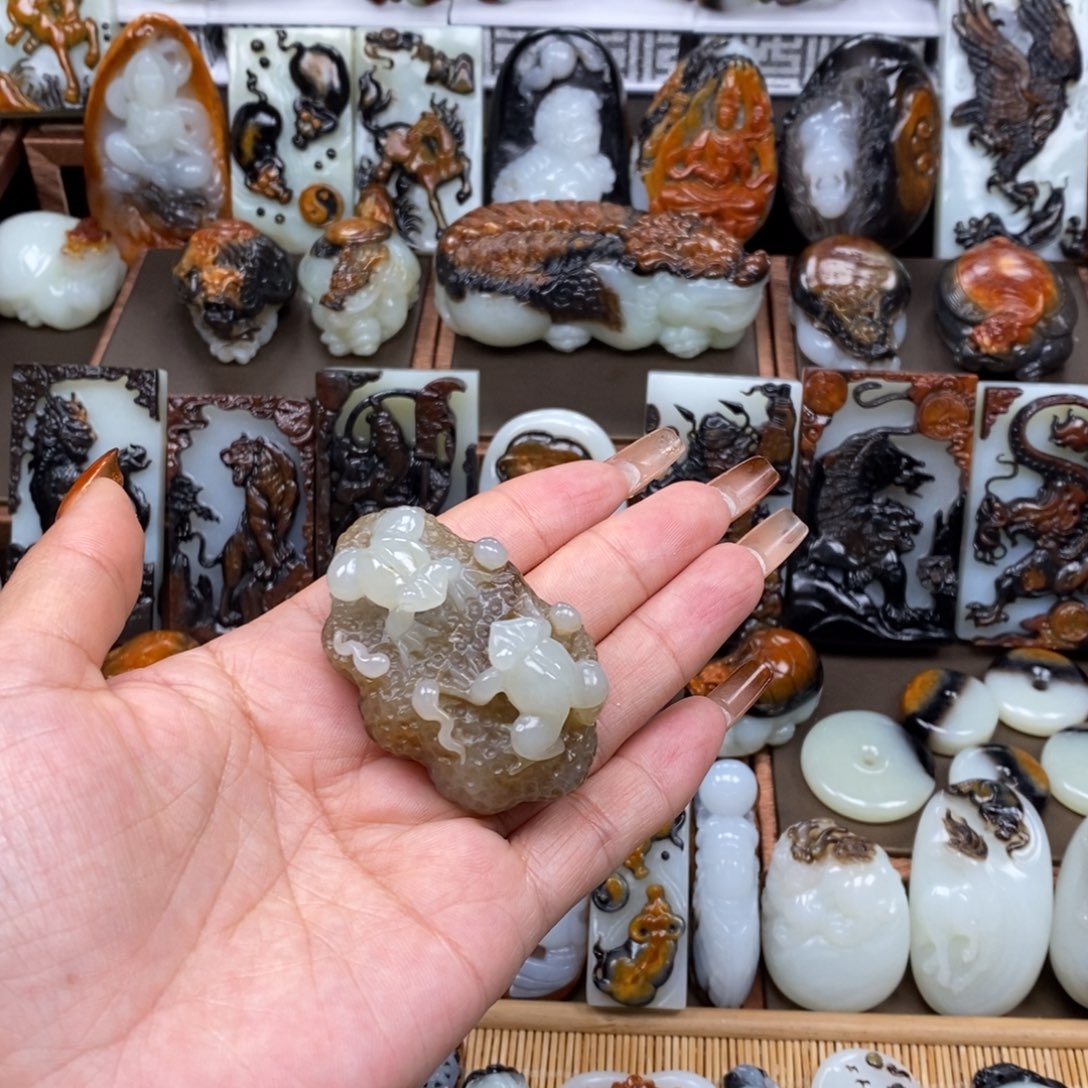 颈饰未镶嵌和田玉