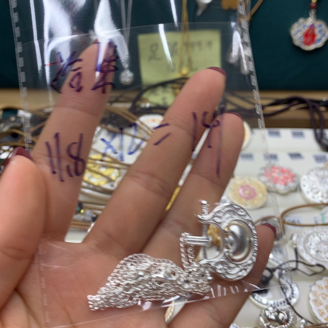 足银直播间选款银饰品