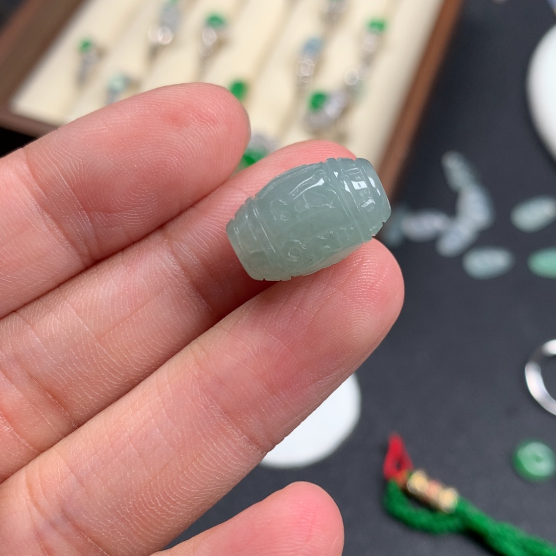 知***筱翡翠未镶嵌颈饰珠子