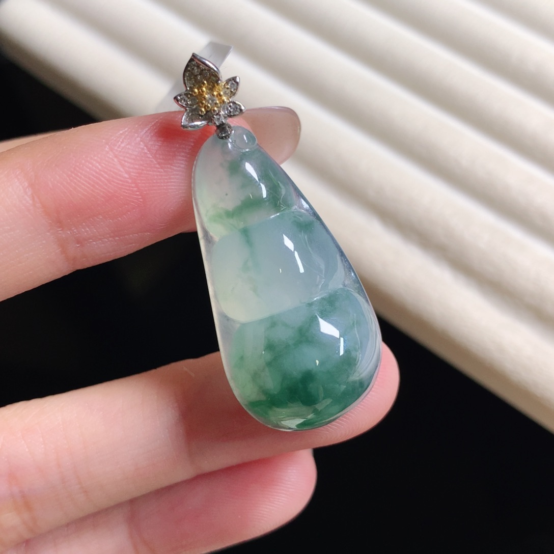 翡翠颈饰18K金镶嵌豆