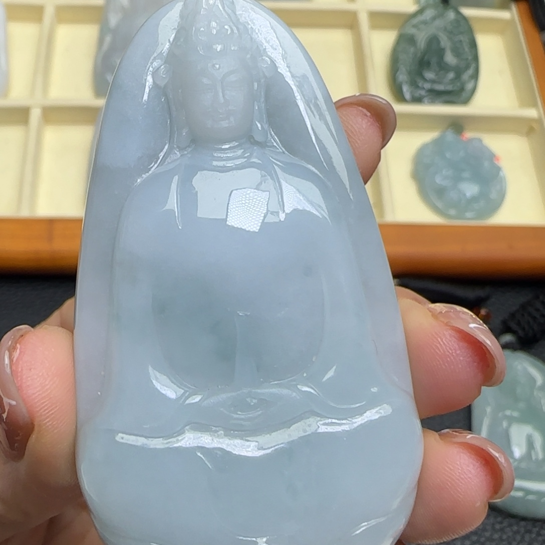 翡翠未镶嵌颈饰  