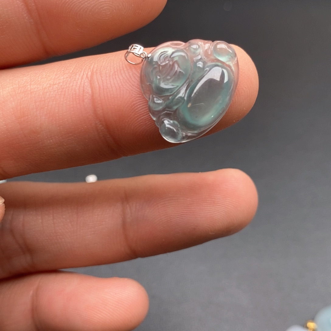 颈饰18K金镶嵌翡翠