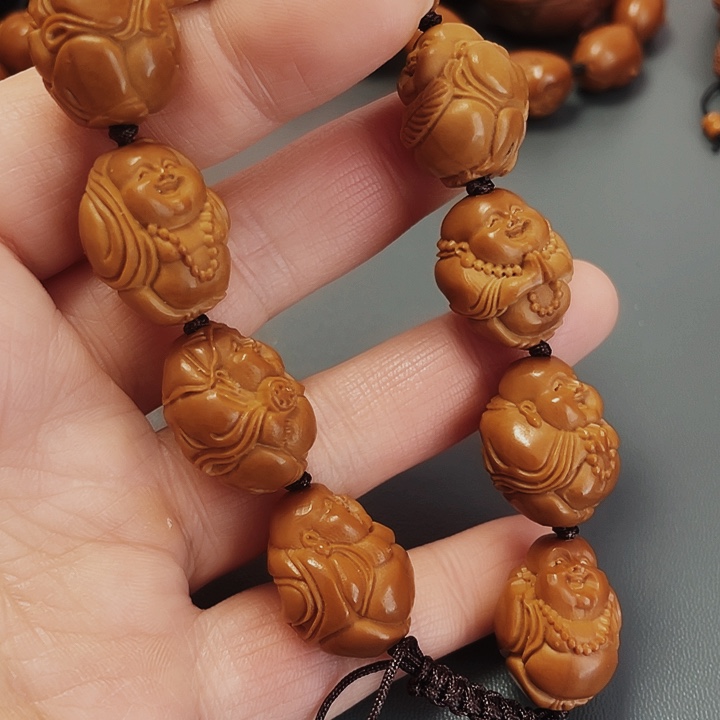 胖弥勒，橄榄核雕工艺