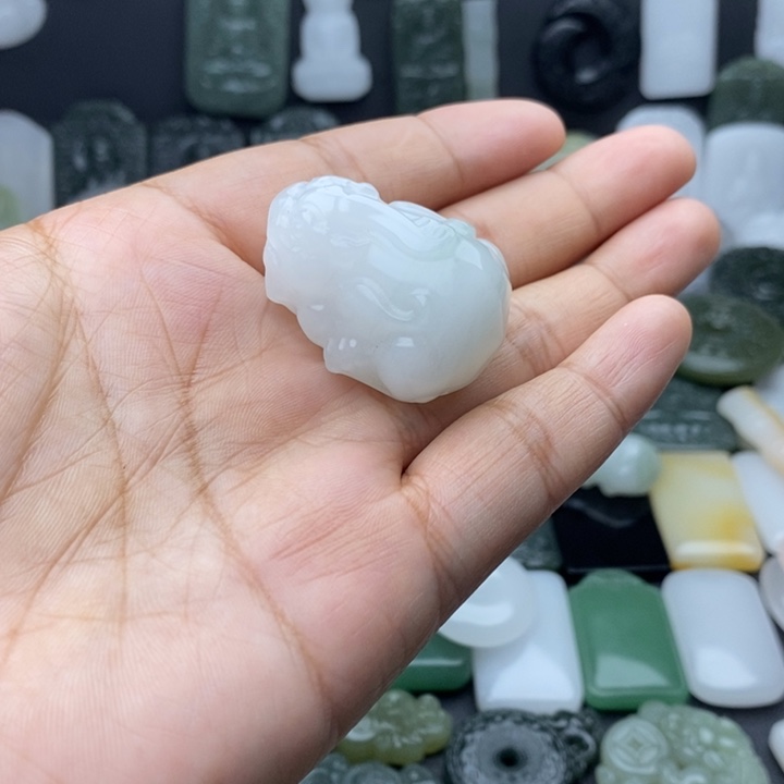 福***照石英质玉未镶嵌颈饰