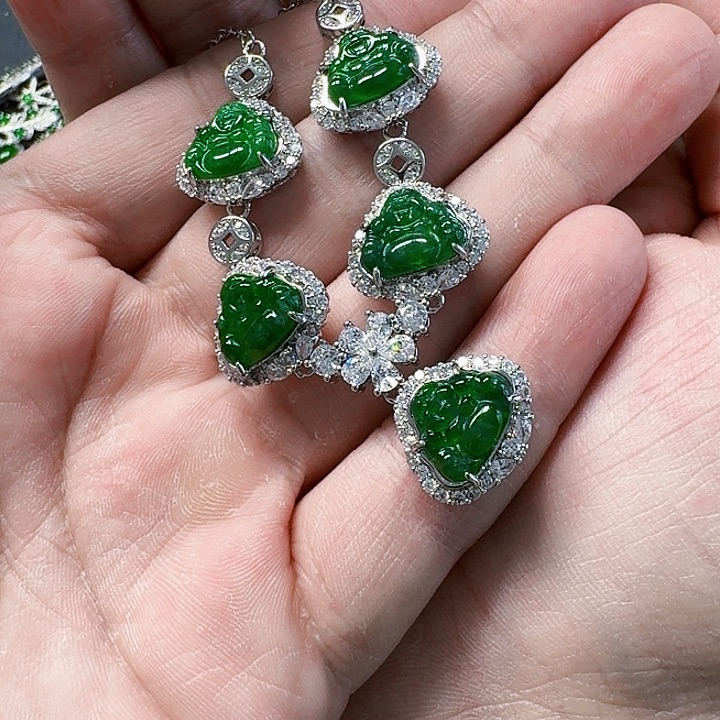 翡翠颈饰未镶嵌元***?天然A货翡翠放漏