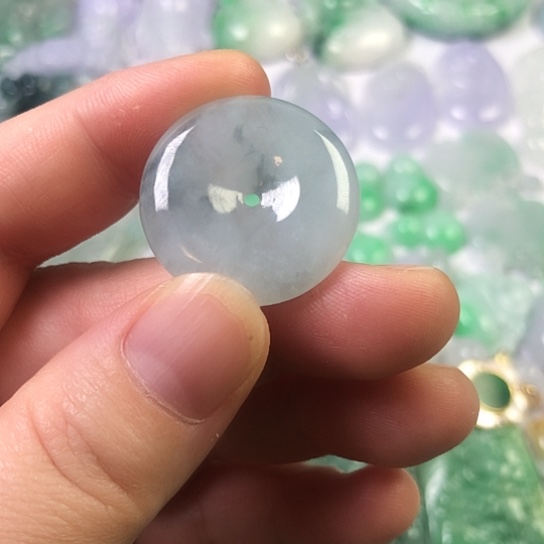 翡翠未镶嵌颈饰平安扣