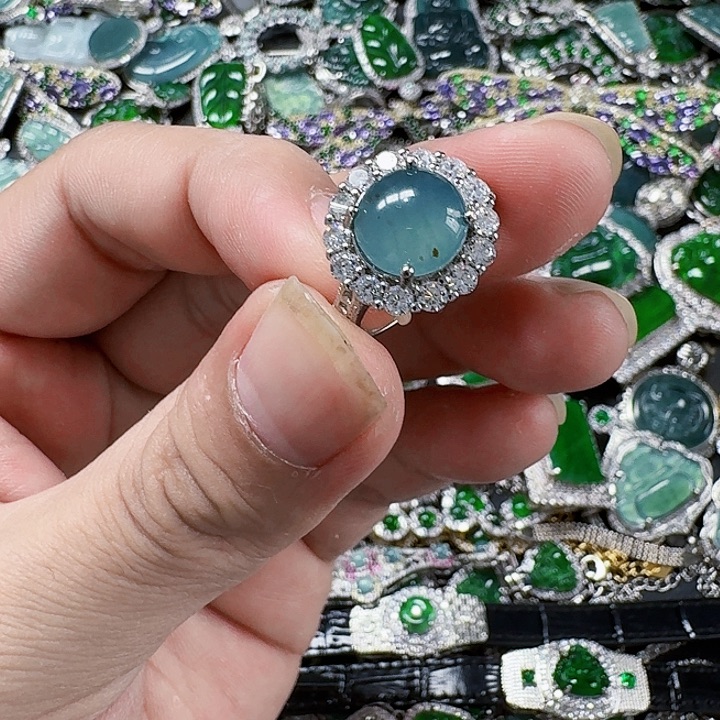 翡翠颈饰未镶嵌天然A货翡翠放漏