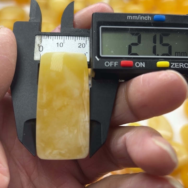 琥珀（矿物珀）未镶嵌裸石