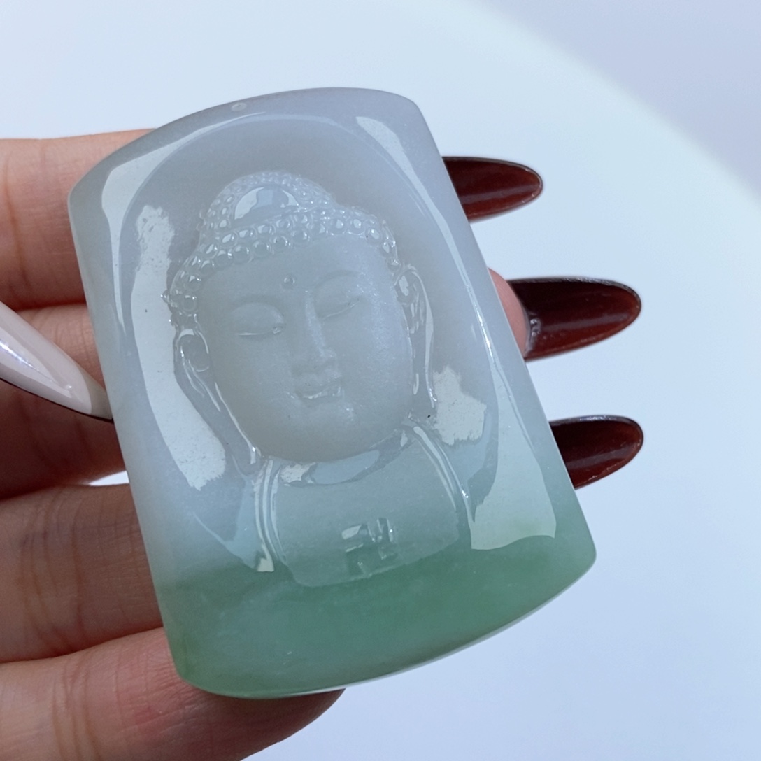 翡***李翡翠未镶嵌颈饰佛