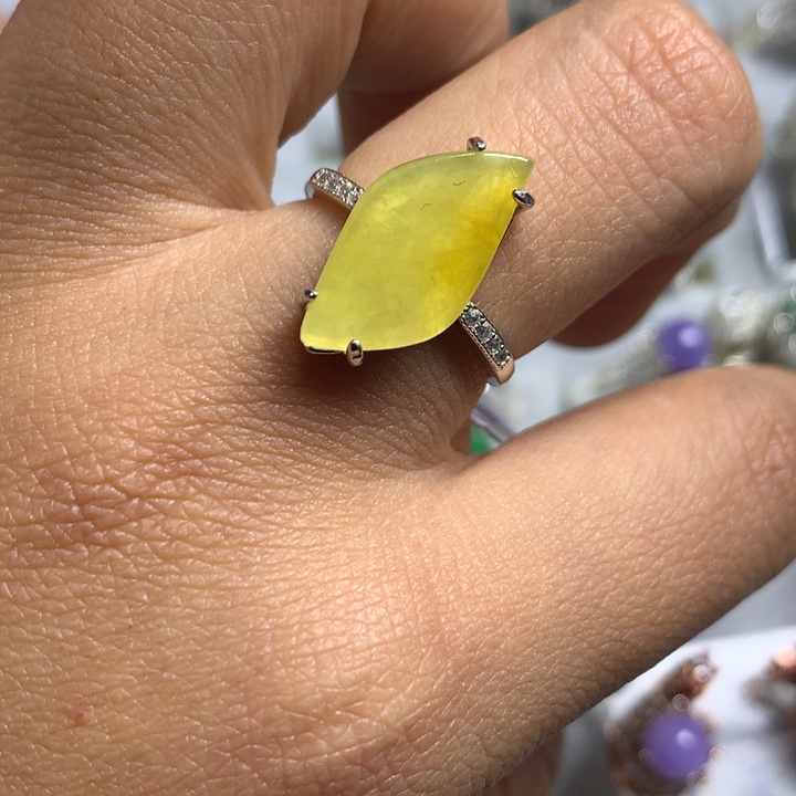 翡翠未镶嵌戒指铜托，卖裸石，需要二次镶嵌