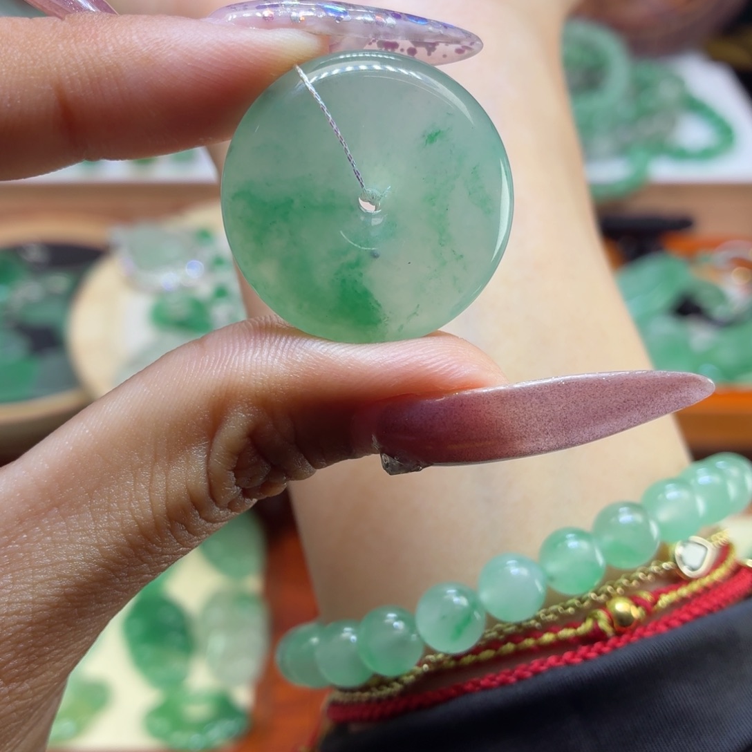 石英质玉（非洲翠）未镶嵌颈饰平安扣