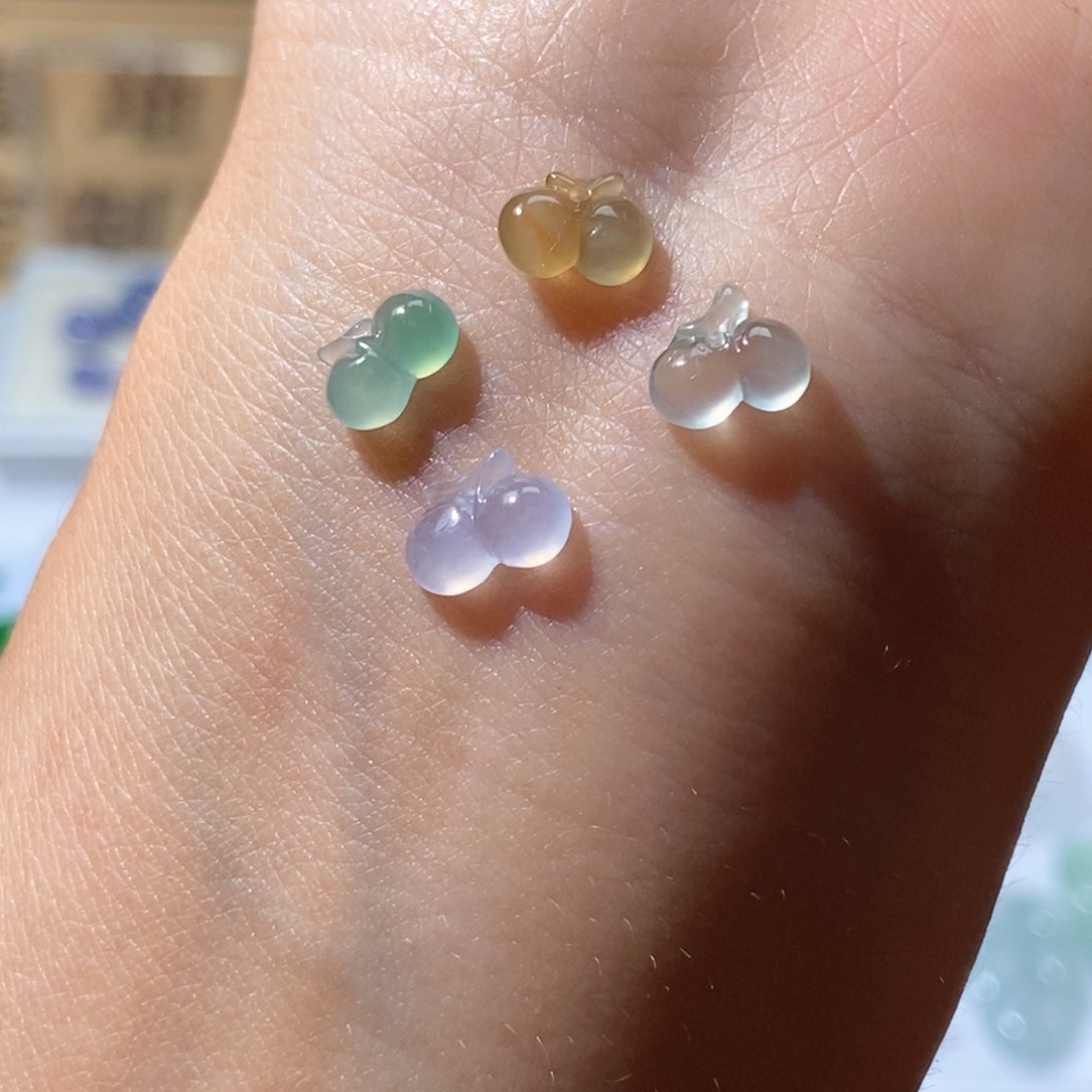 定制翡翠未镶嵌翡翠6.5×7.2×2.8