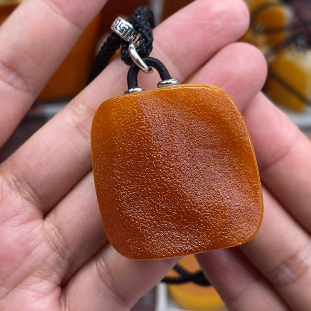 琥珀吊坠(赠链)未镶嵌