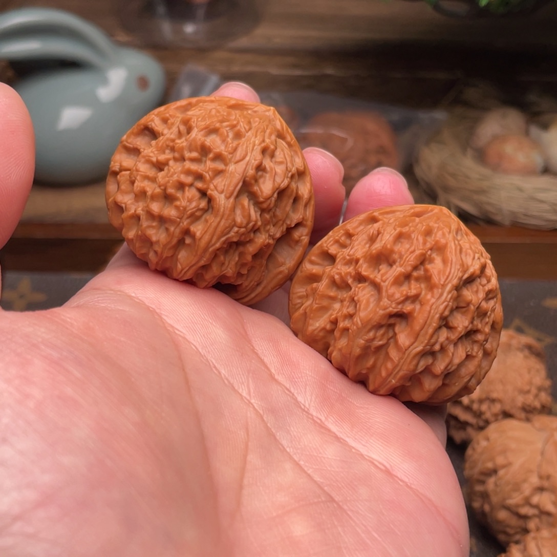 文玩核桃把件?*余G22号42尺白狮子