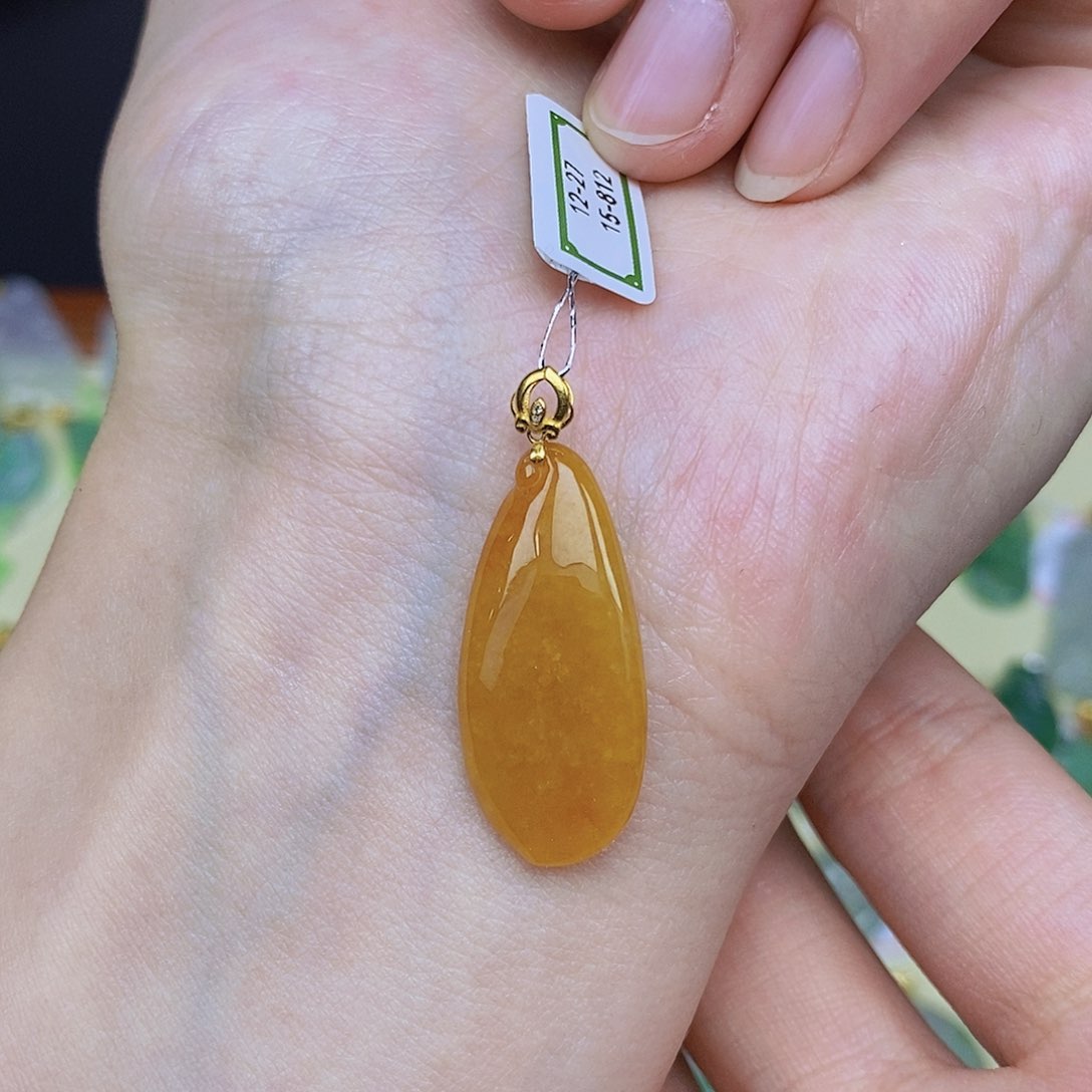 翡翠颈饰18K金镶嵌翡翠