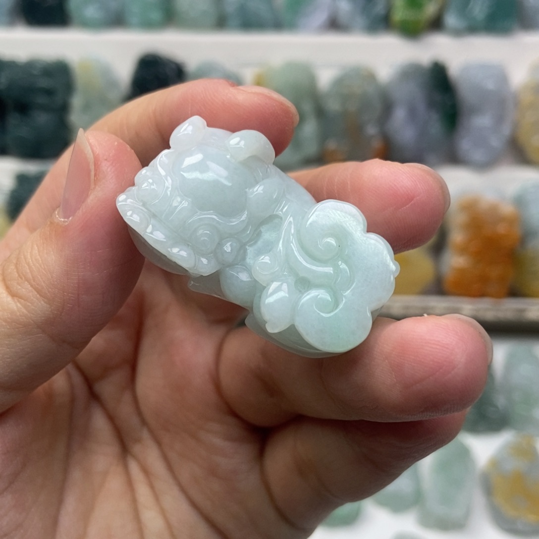 翡翠未镶嵌吊坠(赠链)