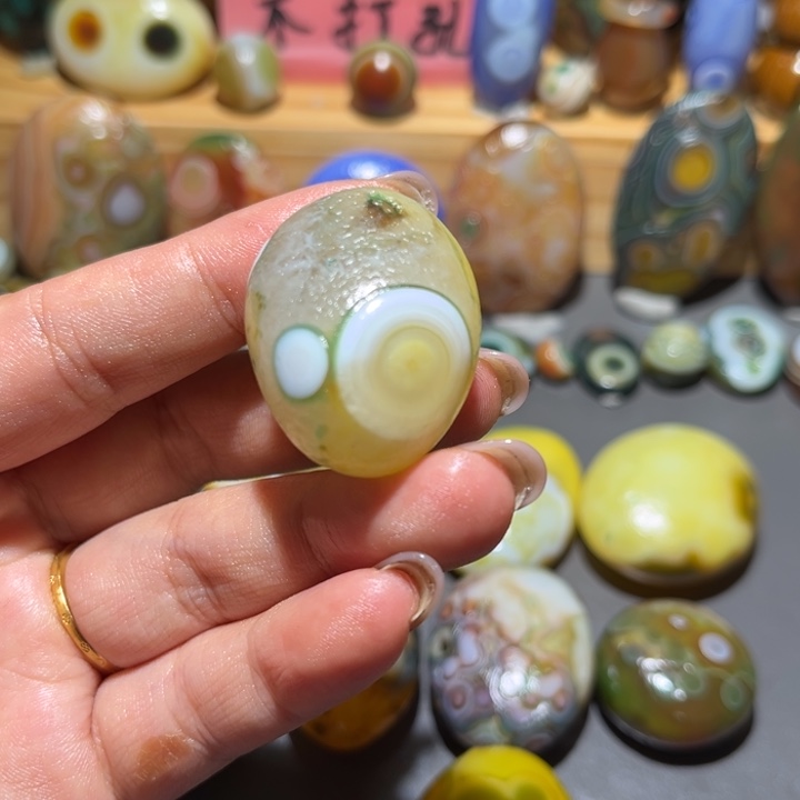 小***琦玛瑙/玉髓未镶嵌颈饰