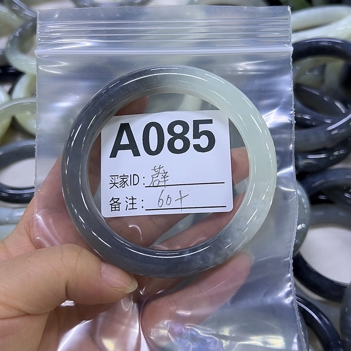 薛***y蛇纹石玉未镶嵌手镯