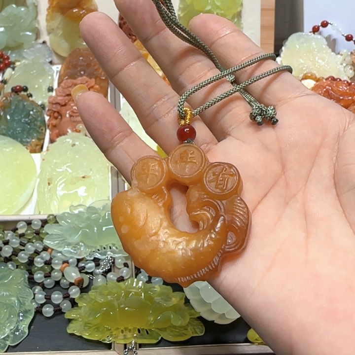 未镶嵌蛇纹石玉吊坠