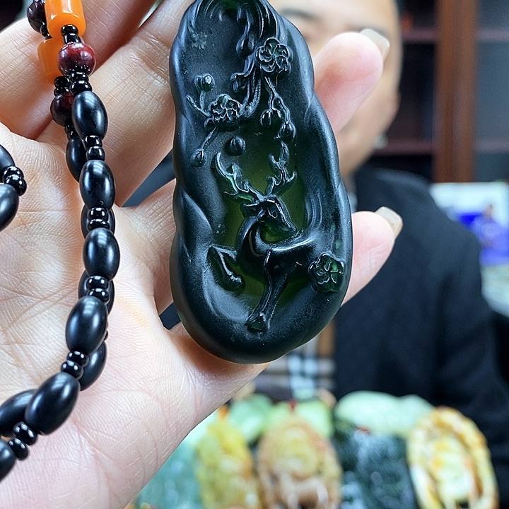 蛇纹石玉吊坠未镶嵌