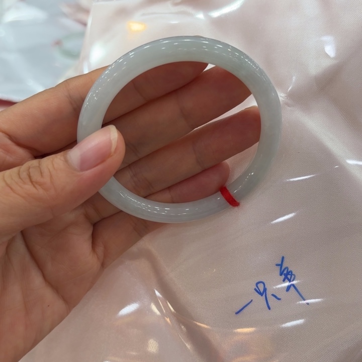 一****翡翠未镶嵌手镯54圆条