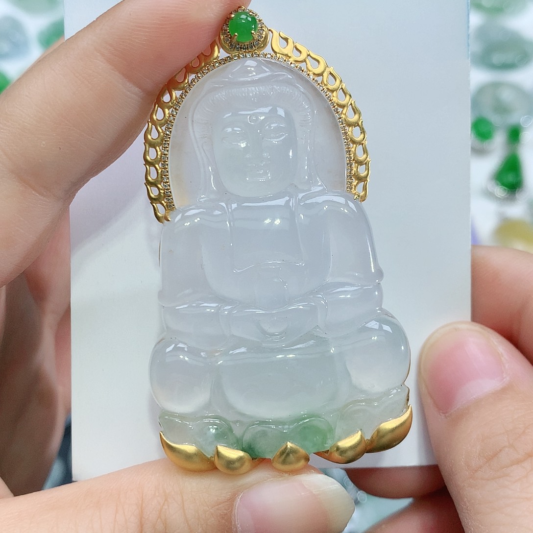 翡翠18K金镶嵌颈饰观音