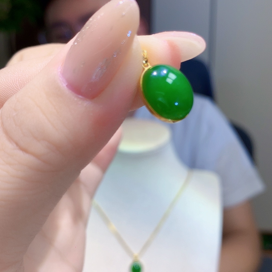 和田玉（碧玉）18K金镶嵌颈饰