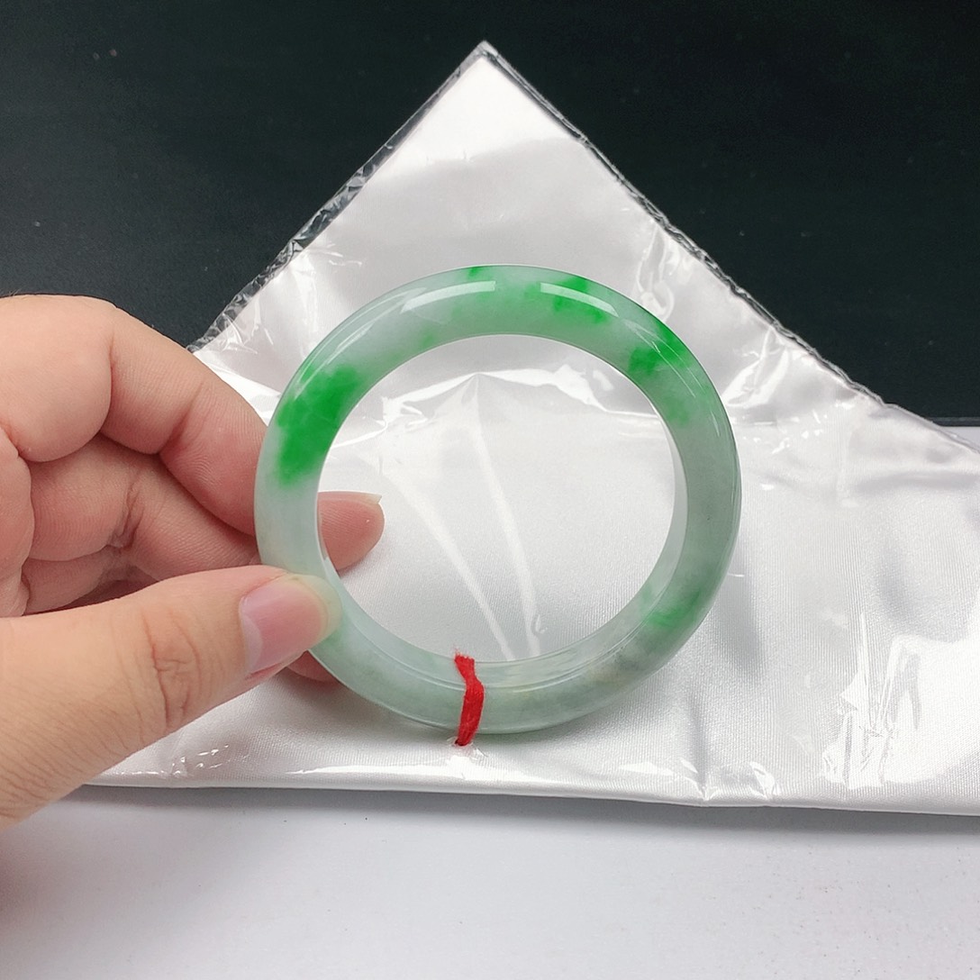 翡翠手镯未镶嵌翡翠335