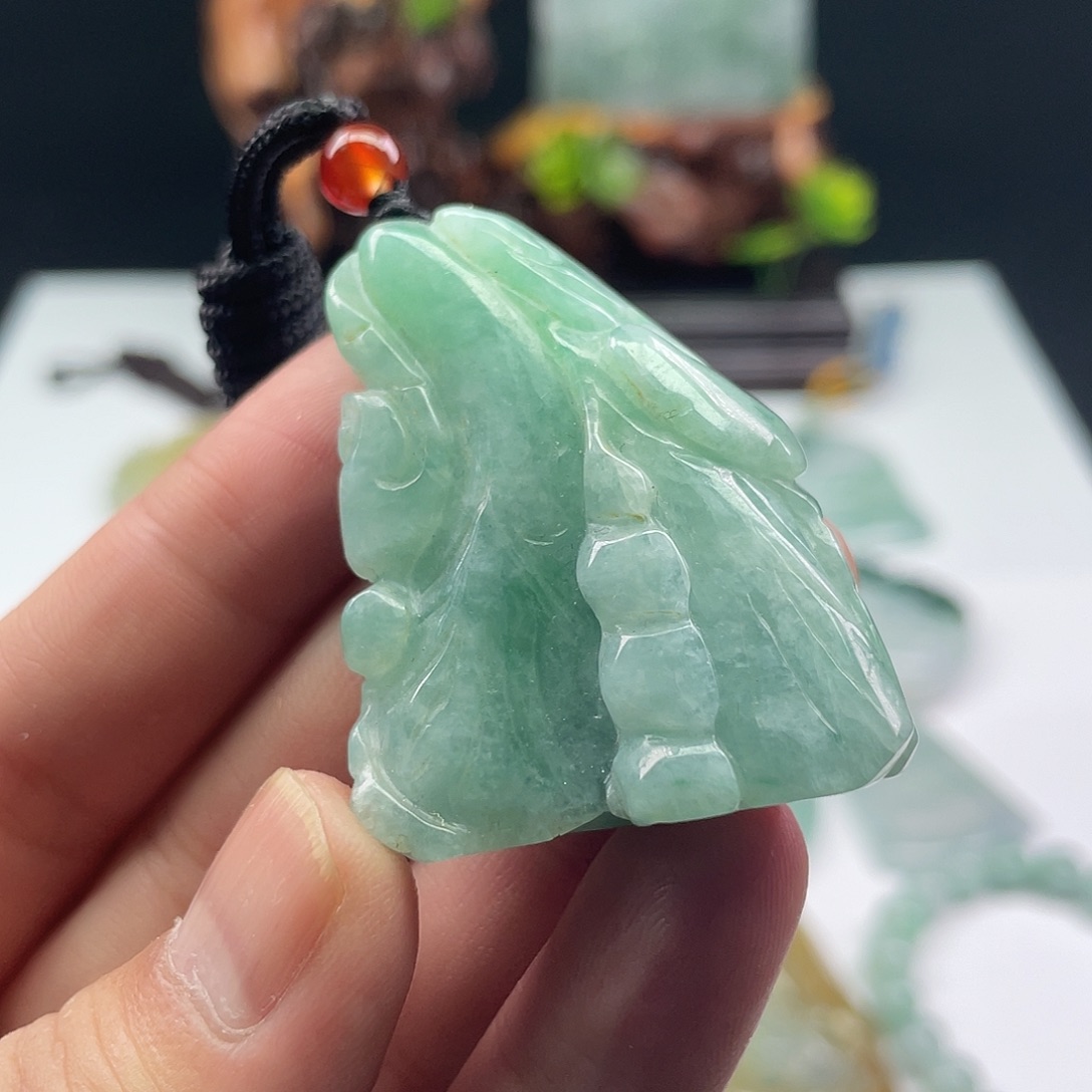 翡翠未镶嵌颈饰吊坠