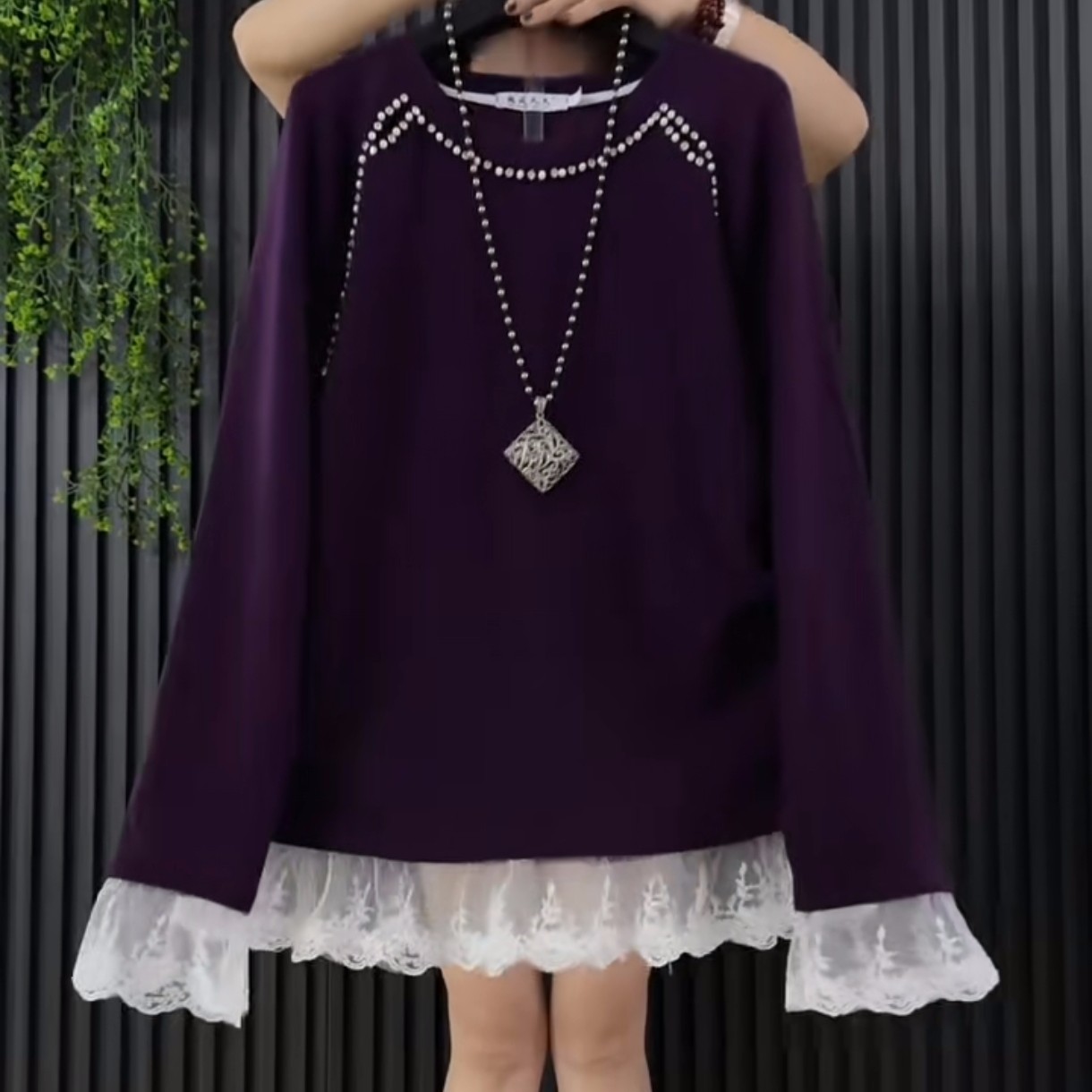 大码秋冬款镂空钉珠蕾丝拼接打底衫2025新款时尚显瘦磨毛针织上衣